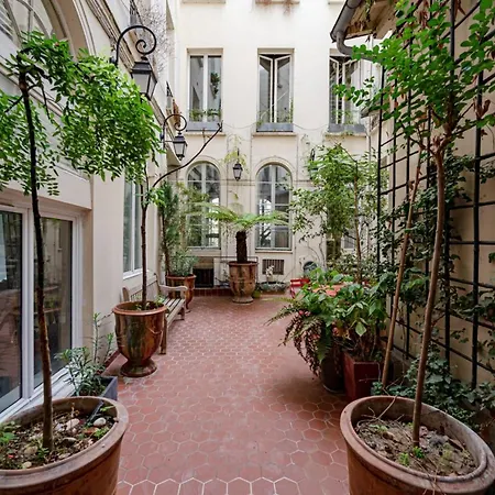 Magnificent Close To Republique